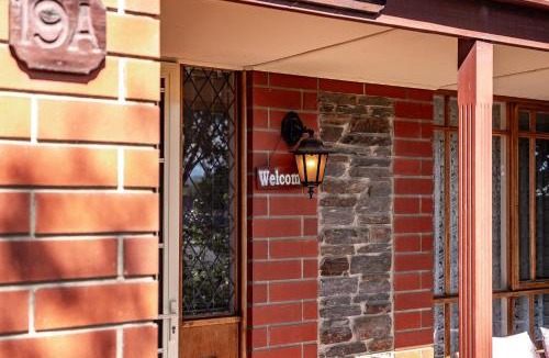 Encounter Bay House | 19A Bartel Blvd - Charming Lakefront Villa