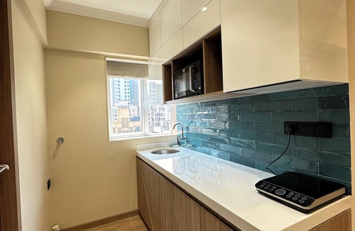 Bandra East Apartment | 1BHK Oasissta : Centrally Located with All Essentials 5 mins from Bandra