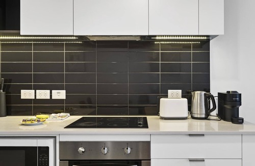 Docklands Apartment | 1BR Docklands | Walk to Marvel Stadium + Balcony