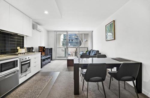 Docklands Apartment | 1BR Docklands with Walk to Marvel Stadium & Balcony