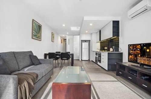 Docklands Apartment | 1BR Docklands with Walk to Marvel Stadium & Balcony