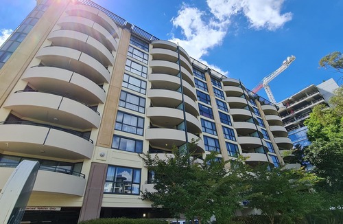 Canberra City Centre Apartment | 1BR Executive Apartment, in City Centre