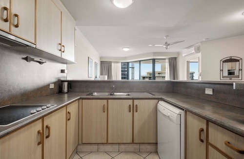 Surfers Paradise Apartment | 1BR Ocean View Apartment - Sun City 2303