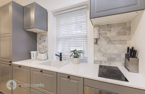 Potts Point Apartment | 1BR Potts Point Apt Close to Eateries and Shops