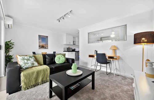 Rockingham Apartment | 1BR Rockingham Escape | Close to Beach & Shops