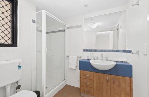 Spring Hill Apartment | 1BR Spring Hill 5 min CBD, 10 min Mall & Train SH13