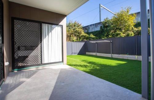 Oxley House | 1BR Unit Private Bathroom Kitchen and living area