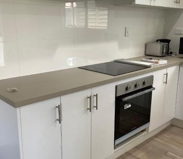 Moranbah Apartment | 2 4 Miller Quiet, Cool & Modern 3BR
