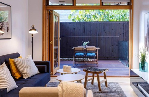 Annandale Apartment | 2 Bdrm Apt in Annandale with Courtyard & Parking