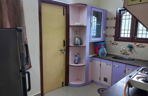 Valasaravakkam Apartment | 2 Bed, 2 Bath Aptmt with AC, water heater, TV, 24x7 Internet, Fridge, Gas Stove