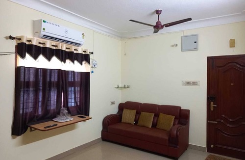 Valasaravakkam Apartment | 2 Bed, 2 Bath Aptmt with AC, water heater, TV, 24x7 Internet, Fridge, Gas Stove