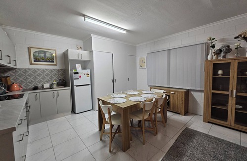 Bungalow Apartment | 2 Bed/2 Bathroom Modern Apartment with Wifi close to Amenities