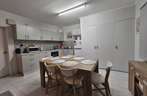 Bungalow Apartment | 2 Bed/2 Bathroom Modern Apartment with Wifi close to Amenities
