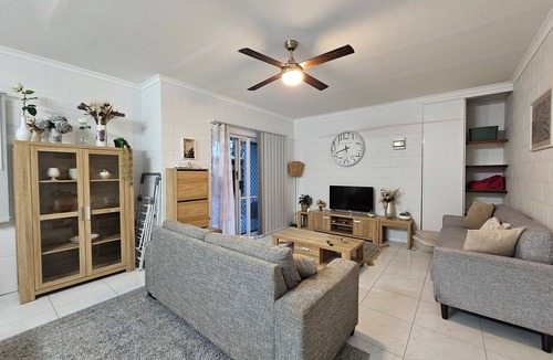 Bungalow Apartment | 2 Bed/2 Bathroom Modern Apartment with Wifi close to Amenities