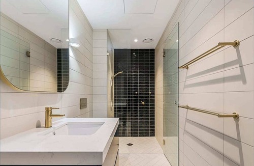 Melbourne Apartment | 2-bed Apt w/ Pool, Gym & Parking! Near Albert Park