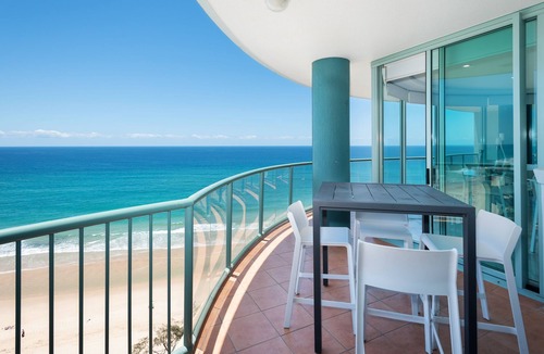 Main Beach Apartment | 2 Bedroom (1 King & 1 Bunk Bed) Ocean View apartment