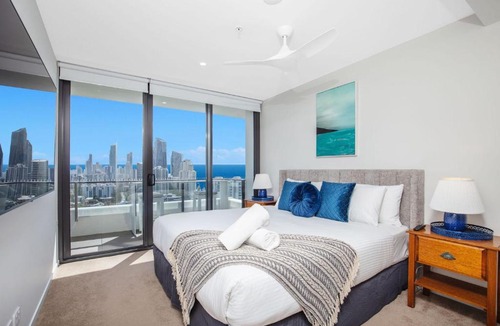 Broadbeach Apartment | 2 Bedroom Broadbeach Stay Walk to Beach - CoastHM