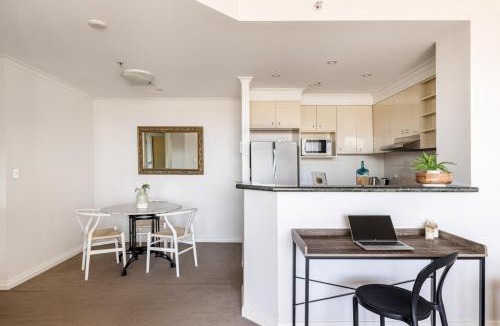 Darling Harbour Apartment | 2 Bedroom Darling Harbour Waterviews Pool Sydney