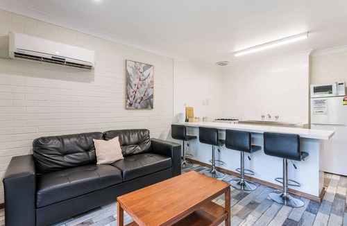 Emu Point Ski Chalet | 2 Bedroom Double Sofa Chalet Emu Beach