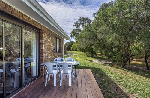 Emu Point Ski Chalet | 2 Bedroom Double Sofa Chalet Emu Beach