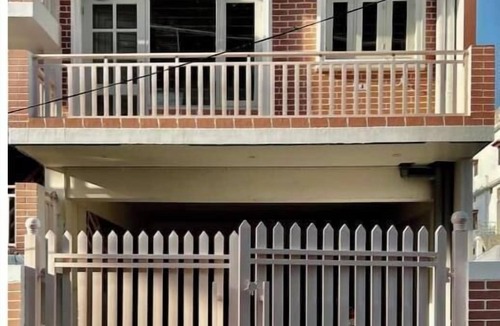 Bullawala Apartment | 2 BHK apt w Wifi/Couch & kitchen - Special Offer