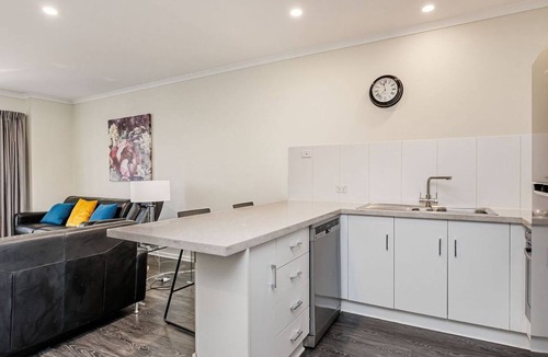 North Adelaide Apartment | 2 BR Apartment with Car Parking on Melbourne Street