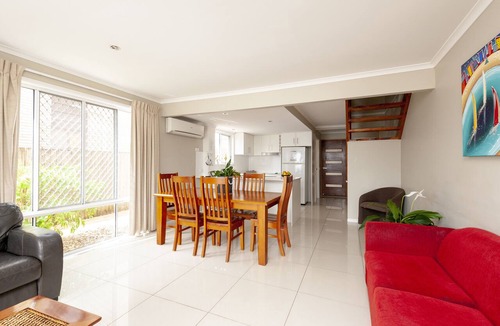 Mooloolaba Apartment | 2 BR Waterfront Villa 3 -Pet Friendly - Waterfront