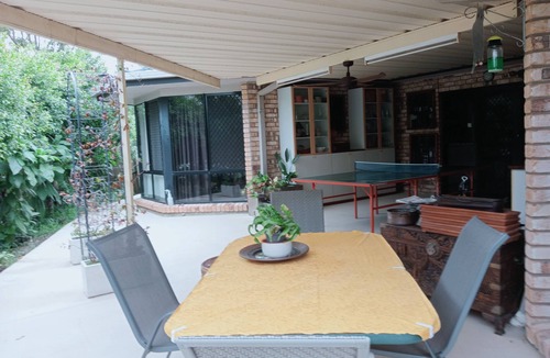 Collingwood Park Villa | 2 cozy single bedrooms, private bathroom, coffee breakfast, near shopping Malls