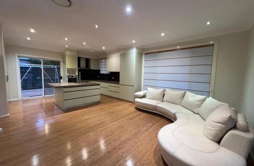 Beecroft House | 2 Green Room