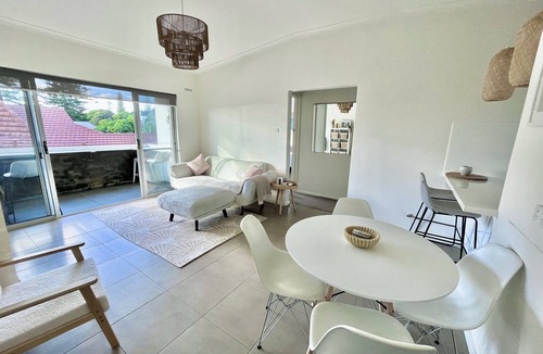 Cottesloe Apartment | 2 minute walk from the Waters Edge