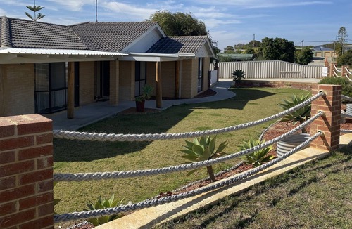 Ledge Point House | 2 minute walk to the beach