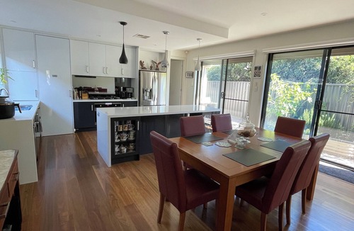 Brighton House | 2 Private Bedrooms, Private bathroom, Free parking, Aquatics, Westfield.