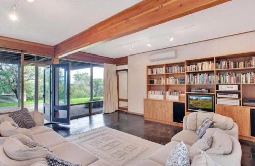 Carrickalinga House | 2 View Court