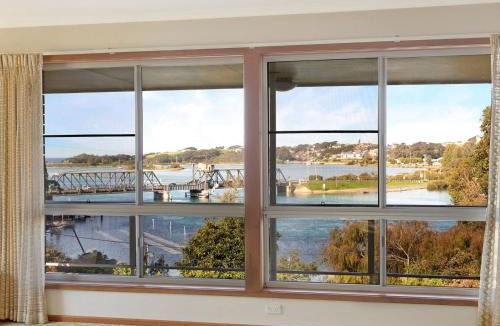 North Narooma House | 2 Water Crescent Retro Haven
