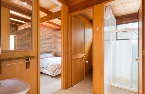 Silverleaves House | 20 Shearwater Drive, Silverleaves - set in peaceful surroundings