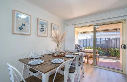Shellharbour House | 200m to Shellharbour Village - Calm Coastal Townhouse