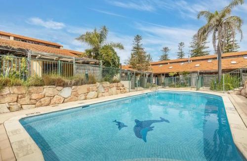 Cottesloe Apartment | 21 Cottesloe Steps to beach - sleeps 3