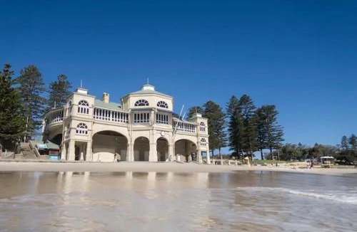 Cottesloe Apartment | 21 Cottesloe Steps to beach - sleeps 3