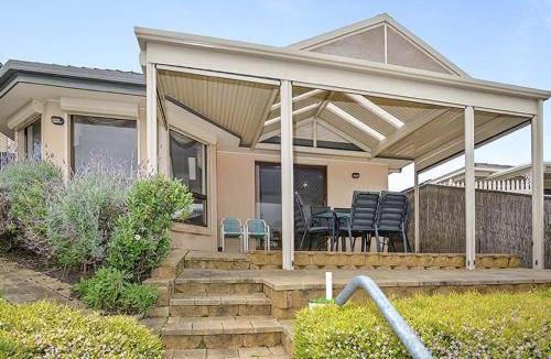 Encounter Bay House | 22 Lakeside Cct - Spacious Lakefront Home