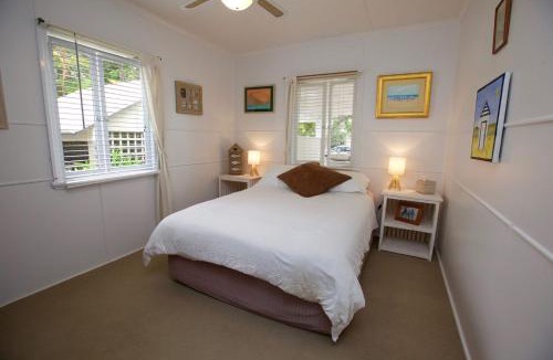 Moffat Beach House | 23 Bryce St Moffat Beach