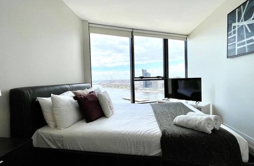 Docklands Apartment | 2702/100 Harbour Esplanade D2 · Docklands Harbour 2BR Apt by Readyset Apartments