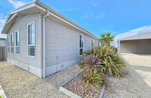 Waterhouse House | 28 DeGuichen - Long Beach Haven - Perfect for families.