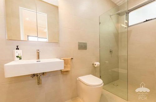 Sandy Point House | 28 Ennisvale Ave Stay 3 Pay 2 Winter Special