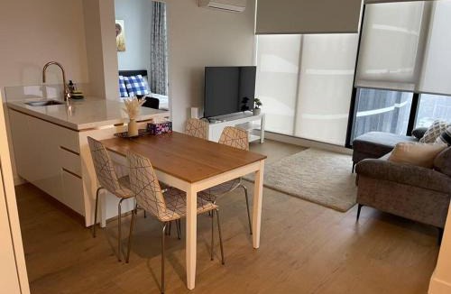Box Hill Apartment | 2802 - high rised 3 bedroom apartment in box hill with carpark