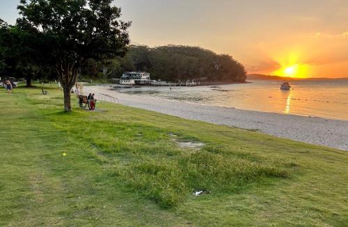 Nelson Bay House | 2Bays Studio- Walk to 2 Beaches! Perfect Location with Private Courtyard & BBQ