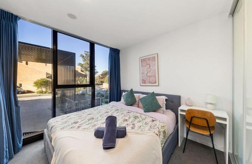 Reid Apartment | 2BR-1BR-1Car- CBD Pool Central