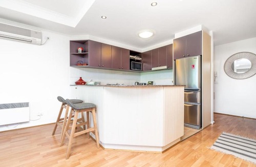 Griffith Apartment | 2BR 2BA Apt with Dedicated Workspace and Free parking - Hosted by CanStay