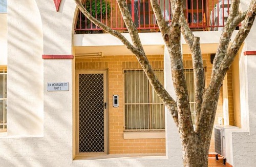 Chippendale Apartment | 2BR Apartment Central Rail Station CBD Free Parking