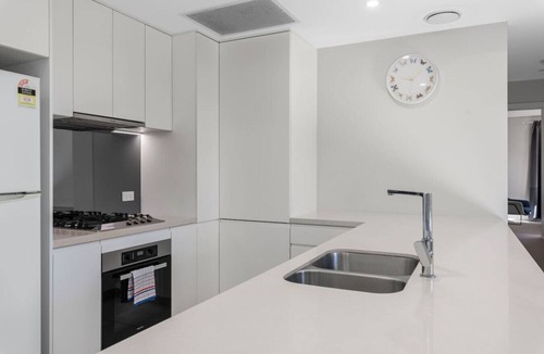 Macgregor Apartment | 2BR Apartment w/Balcony Near Food Shop & Transit