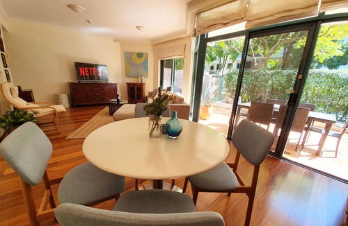 Kangaroo Point Apartment | 2BR BEAUTIFUL River Retreat ★Pool★Wine★Gym★Netflix